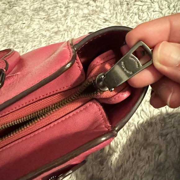 COACH bag.. - Picture 5 of 8